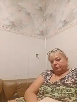 Snapshot of LinaLight88 chatting on 12-21-25, 08:38 LinaLight88 online show from 12-21-25, 08:38