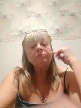 Snapshot of LinaLight88 chatting on 01-11-26, 09:20 LinaLight88 online show from 01-11-26, 09:20