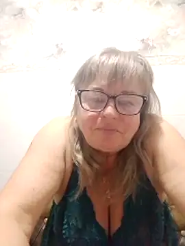 Snapshot of LinaLight88 chatting on 03-05-26, 08:27 LinaLight88 online show from 03-05-26, 08:27