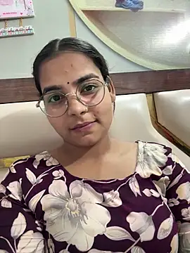 Snapshot of Himani_0122 chatting on 06-13-26, 09:07 Himani 0122 online show from 06-13-26, 09:07