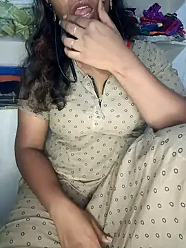 Snapshot of tamilsaisree chatting on 03-11-26, 05:52 tamilsaisree online show from 03-11-26, 05:52