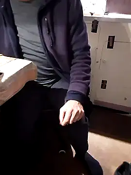 Snapshot of Quebec46 chatting on 01-12-26, 07:08 Quebec46 online show from 01-12-26, 07:08