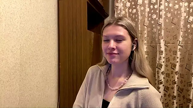 SkyeDavis online show from 12-21-25, 07:10