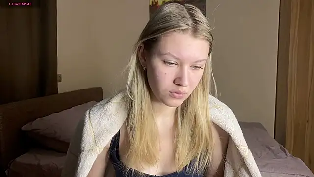 SkyeDavis online show from 02-04-26, 06:36