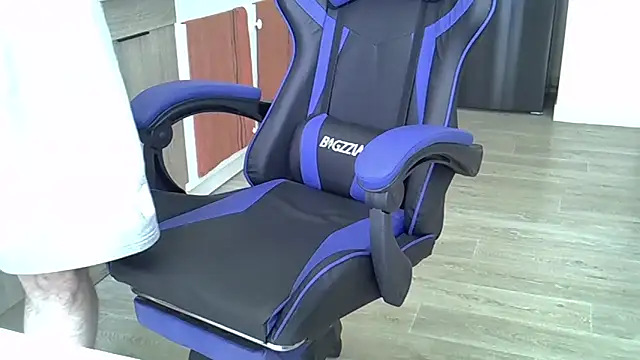 Snapshot of Zetros_15 chatting on 03-19-26, 12:20 Zetros 15 online show from 03-19-26, 12:20