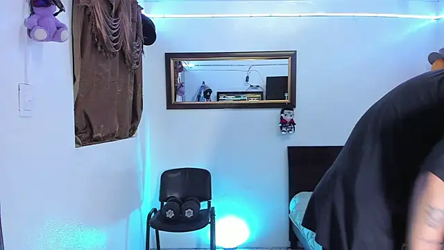 Snapshot of Bull__fit chatting on 02-01-26, 04:11 Bull fit online show from 02-01-26, 04:11