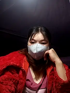 Snapshot of May-Ne chatting on 12-20-25, 01:07 May-Ne online show from 12-20-25, 01:07