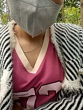 Snapshot of May-Ne chatting on 12-21-25, 03:02 May-Ne online show from 12-21-25, 03:02