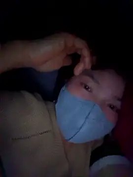 Snapshot of May-Ne chatting on 01-11-26, 04:01 May-Ne online show from 01-11-26, 04:01