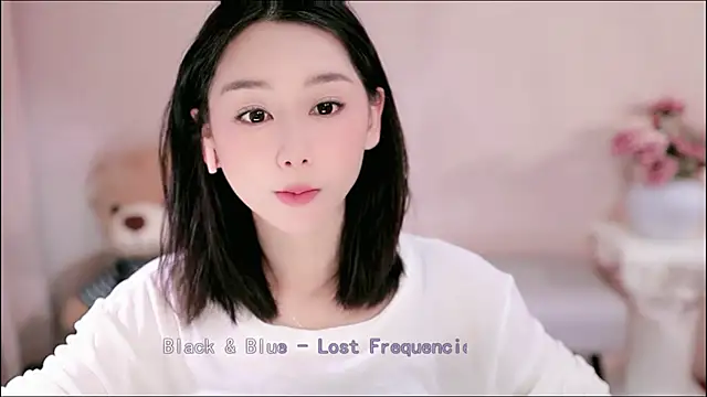 Snapshot of IamMeow- chatting on 03-04-26, 01:06 IamMeow- online show from 03-04-26, 01:06