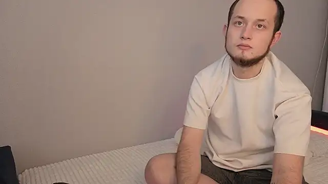 Snapshot of Pearl_couple chatting on 03-10-26, 09:14 Pearl couple online show from 03-10-26, 09:14