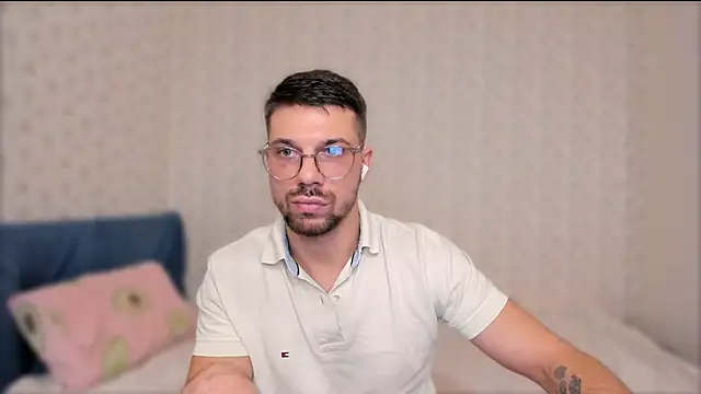 Snapshot of Tony_Wolf chatting on 12-21-25, 09:00 Tony Wolf online show from 12-21-25, 09:00