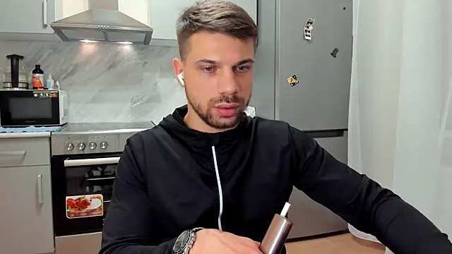 Snapshot of Tony_Wolf chatting on 02-12-26, 09:32 Tony Wolf online show from 02-12-26, 09:32