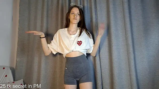 Snapshot of LisaBoddy chatting on 05-13-26, 02:14 LisaBoddy online show from 05-13-26, 02:14