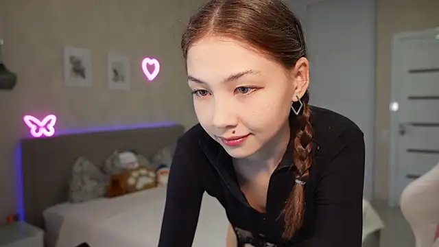 luna young online show from 04-15-26, 05:31