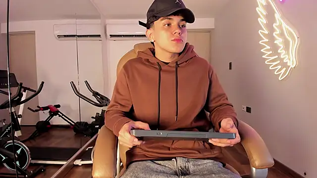  TaylorBlack online show from 04-11-26, 11:25