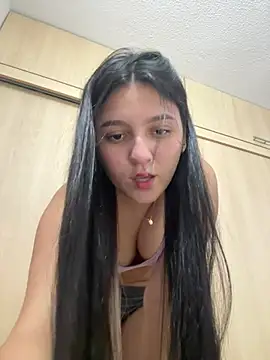 Snapshot of Camila_sanchez25 chatting on 02-06-26, 09:29 Camila sanchez25 online show from 02-06-26, 09:29