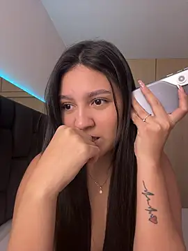Camila sanchez25 online show from 07-10-26, 08:22