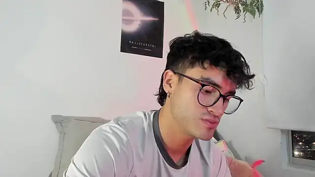 Snapshot of charlie_dicker chatting on 12-17-25, 11:55 charlie dicker online show from 12-17-25, 11:55