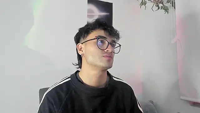 Snapshot of charlie_dicker chatting on 01-08-26, 01:08 charlie dicker online show from 01-08-26, 01:08