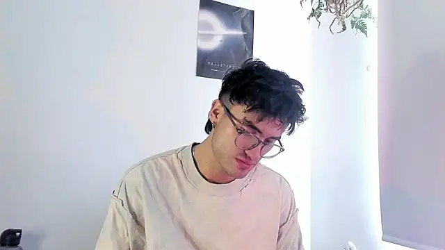 Snapshot of charlie_dicker chatting on 01-08-26, 03:47 charlie dicker online show from 01-08-26, 03:47