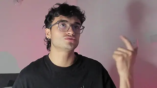 Snapshot of charlie_dicker chatting on 02-02-26, 01:26 charlie dicker online show from 02-02-26, 01:26