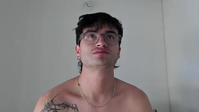 Snapshot of charlie_dicker chatting on 02-06-26, 03:15 charlie dicker online show from 02-06-26, 03:15