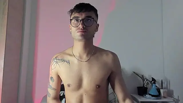 Snapshot of charlie_dicker chatting on 02-11-26, 01:43 charlie dicker online show from 02-11-26, 01:43