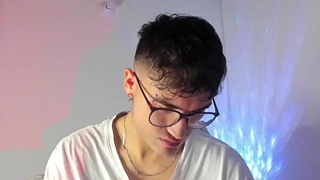 Snapshot of charlie_dicker chatting on 02-14-26, 11:45 charlie dicker online show from 02-14-26, 11:45