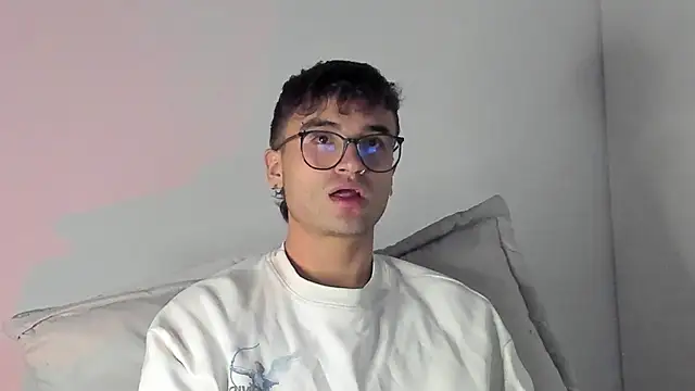 Snapshot of charlie_dicker chatting on 02-22-26, 01:51 charlie dicker online show from 02-22-26, 01:51