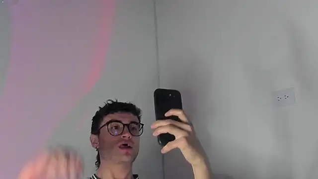 Snapshot of charlie_dicker chatting on 03-15-26, 01:33 charlie dicker online show from 03-15-26, 01:33