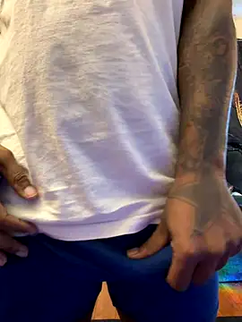 Snapshot of daddydarkskindikk chatting on 12-20-25, 06:59 daddydarkskindikk online show from 12-20-25, 06:59