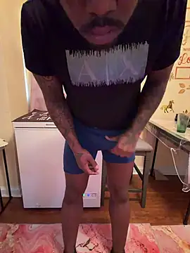 Snapshot of daddydarkskindikk chatting on 03-08-26, 02:32 daddydarkskindikk online show from 03-08-26, 02:32