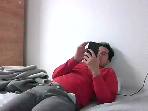 Snapshot of sweetpinoy2027 chatting on 01-11-26, 04:45 sweetpinoy2027 online show from 01-11-26, 04:45