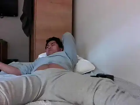 Snapshot of sweetpinoy2027 chatting on 01-13-26, 07:46 sweetpinoy2027 online show from 01-13-26, 07:46