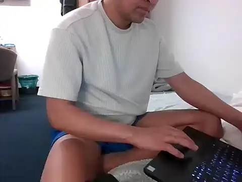 Snapshot of sweetpinoy2027 chatting on 02-01-26, 05:17 sweetpinoy2027 online show from 02-01-26, 05:17