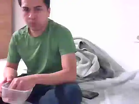 Snapshot of sweetpinoy2027 chatting on 02-25-26, 05:33 sweetpinoy2027 online show from 02-25-26, 05:33