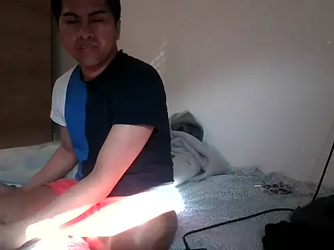 Snapshot of sweetpinoy2027 chatting on 03-06-26, 08:11 sweetpinoy2027 online show from 03-06-26, 08:11