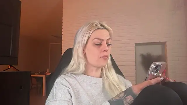 Snapshot of Melina_Diamond chatting on 01-11-26, 12:26 Melina Diamond online show from 01-11-26, 12:26