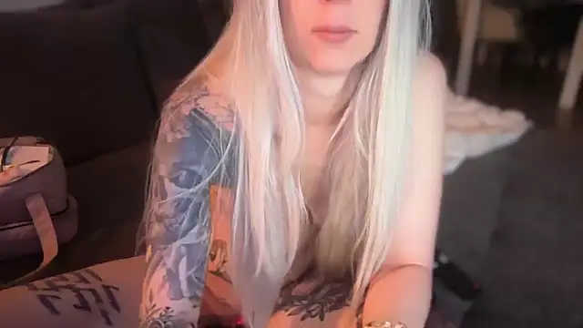 Snapshot of Melina_Diamond chatting on 02-01-26, 07:56 Melina Diamond online show from 02-01-26, 07:56