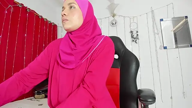 Snapshot of Sara-Maalouf chatting on 02-03-26, 08:36 Sara-Maalouf online show from 02-03-26, 08:36