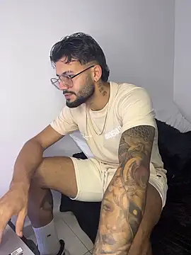 Snapshot of thedragonboyxxx chatting on 01-05-26, 11:52 thedragonboyxxx online show from 01-05-26, 11:52