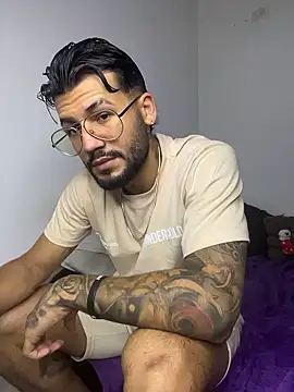 Snapshot of thedragonboyxxx chatting on 01-08-26, 04:26 thedragonboyxxx online show from 01-08-26, 04:26