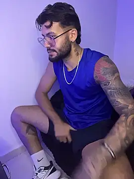 Snapshot of thedragonboyxxx chatting on 01-13-26, 03:45 thedragonboyxxx online show from 01-13-26, 03:45