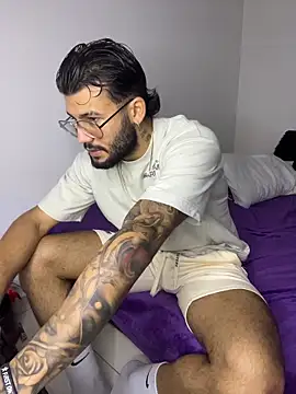 Snapshot of thedragonboyxxx chatting on 02-02-26, 04:00 thedragonboyxxx online show from 02-02-26, 04:00