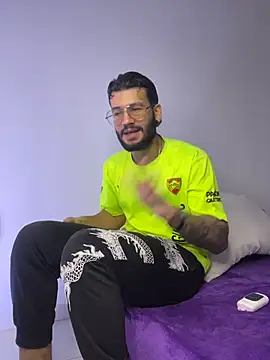 Snapshot of thedragonboyxxx chatting on 02-09-26, 04:16 thedragonboyxxx online show from 02-09-26, 04:16