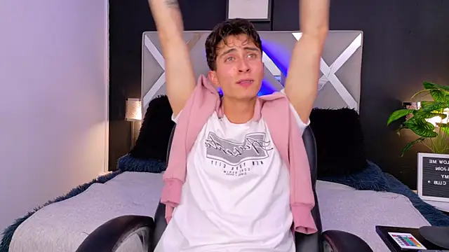 Ithan Skin online show from 12-16-25, 01:38