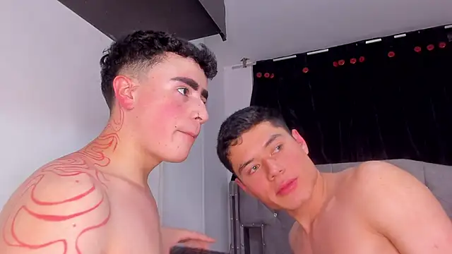 Snapshot of naughtysalomon__ chatting on 12-17-25, 11:44 naughtysalomon online show from 12-17-25, 11:44