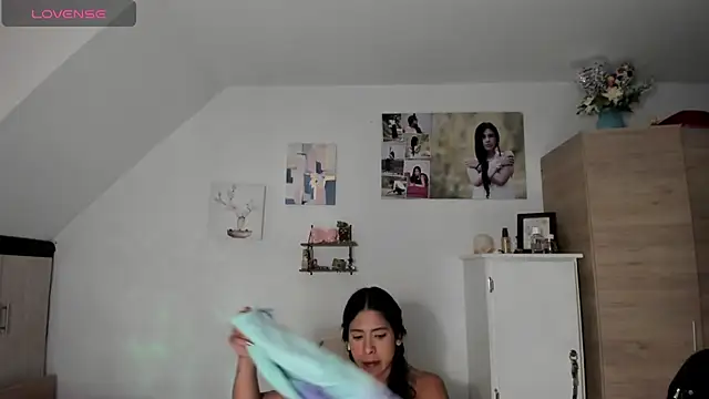 Snapshot of VEROSlen- chatting on 01-08-26, 01:52 VEROSlen- online show from 01-08-26, 01:52