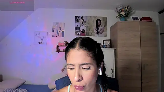 Snapshot of VEROSlen- chatting on 02-25-26, 03:16 VEROSlen- online show from 02-25-26, 03:16